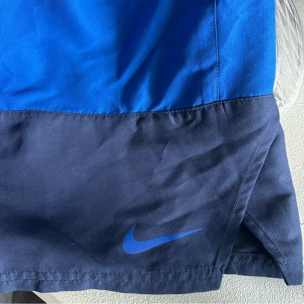 Nike meen's Split Colorblocked 9" Swim Trunks - Picture 8 of 8